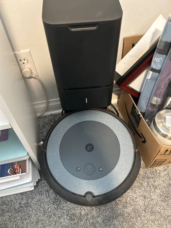 Roomba Robot 1