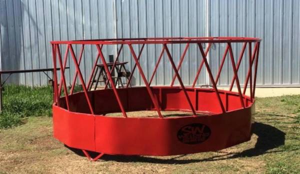 Cattle Round Bale Feeder 1