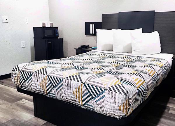 $500 / 1br - All-Inclusive Weekly Rates - WiFi, CableTV, Parking, Pool, Calls (Seattle South)63838111447809123