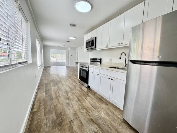 $1,000 / 2br - Beautiful 2/1 in the heart of Miami, Little Havana. MUST SEE! (Little Havana)64049280814082120
