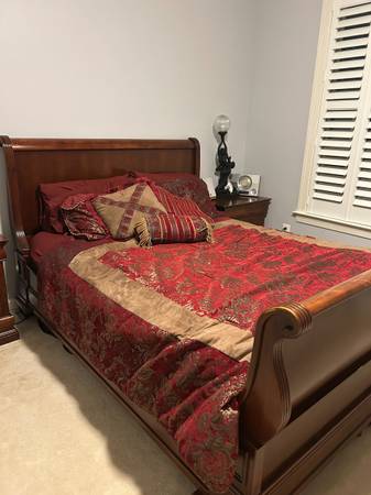 $1,050 Large Room with Private On Suite Bath and Walk in Closet63896274692610121