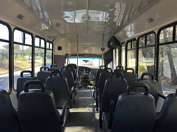 2005 Ford Econoline 450 Bus Mechanics Special - $2,500 (palo alto)63472950437121124