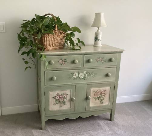 Dresser / Cabinet / Server 1