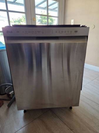 Clean LG dishwasher set 1