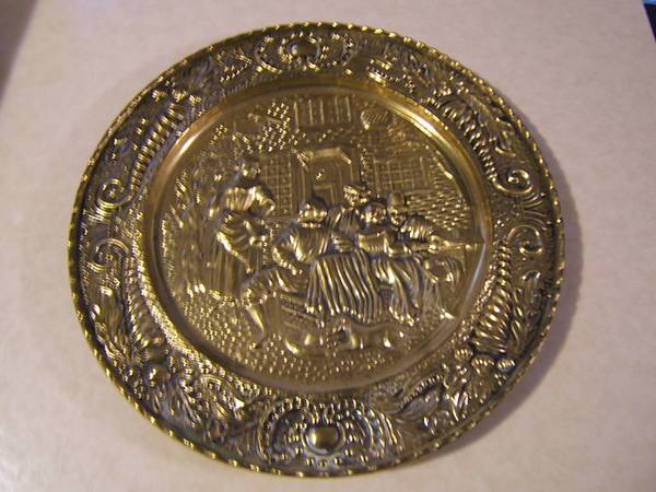 Vintage Brass Embossed Pub Scene Platter Wall Hanging 14" 1