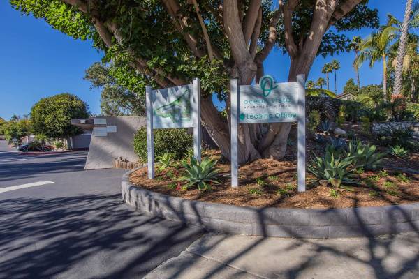 $2,220 / 2br - 812ft2 - Ceiling Fans, Covered Parking, Beautiful Landscaping (3760 North Way, Oceanside, CA)63998602939907122