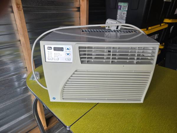 GE  Air Conditioner  small window unit 1