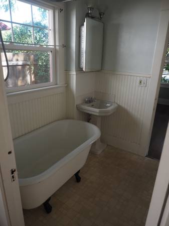 $2,400 / 2br - 935ft2 - Cute Cottage near Mt. Tabor (North Mt. Tabor)63845977924867124