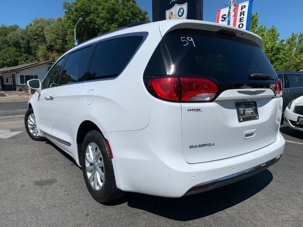 2017 Chrysler Pacifica Touring ~ L@@K ~ Family Size ~ Affordable ~ Cal - $9,991 (3925 ALHAMBRA AVENUE MARTINEZ CA 94553)63470789901443123