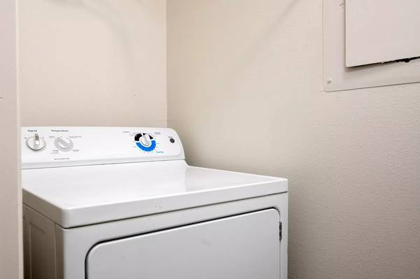 $1,924 / 2br - 940ft2 - 1 Month Free on Last 2 Bed 2 Bath w/ Washer and Dryer (Lake Oswego - Lake Oswego High School & Lewis and Clark)63820940604163124