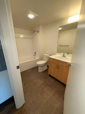 $1,400 / 1br - 650ft2 - Be the first to live in ( Brand New ) 1 min to Light Rail station. (SEATTLE)63870756667137124