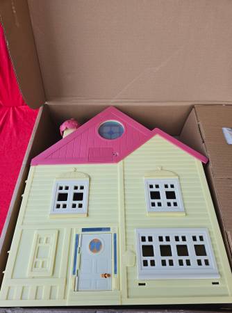 Bluey Ultimate Lights and Sounds Toy Playhouse Bingo Lucky Bingo Chatt - $70 (Tacoma)63471373935745124
