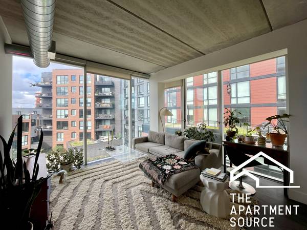 $2,975 / 1br - Wicker Park One Bedroom! Great Amenities and Location! Pets OK (Wicker Park)63844191907715120