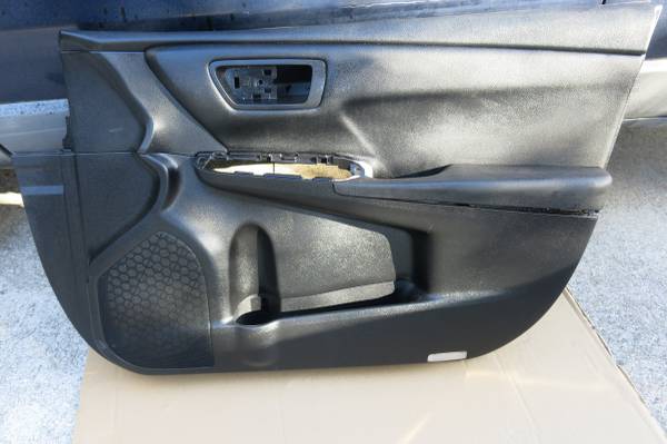 2015-2017 Toyota Camry Front Right  Door Trim Panel 1