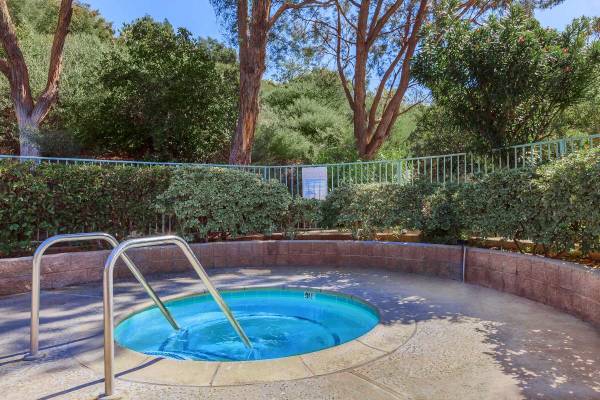 $2,589 / 2br - 1012ft2 - Central Air/Heating, Beautiful Landscaping, 2 BD (Santa Clarita)63701166522755123