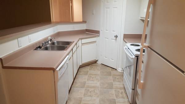 1 bed 1 bath located in a nice area! 1
