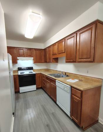 $1041.00 / 2br - 840ft2 - Charming 2 Bed 1.5 Bath Unit in Lynchburg, VA - $1041/month63851970487683122