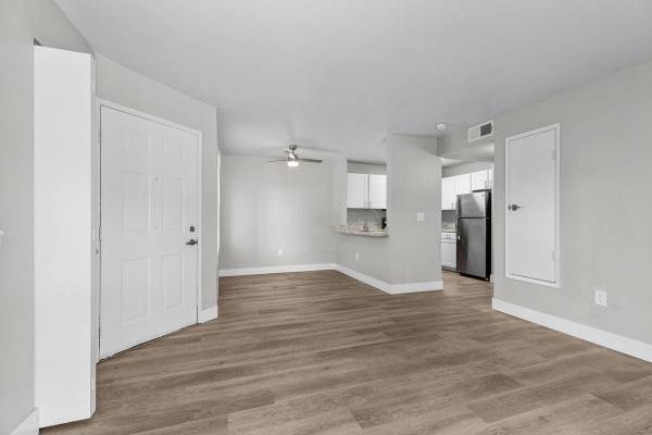 $1,580 / 1br - 722ft2 - Vive cómodamente en un apartamento de 3 habitaciones - ¡1 mes gratis!63669190042115120
