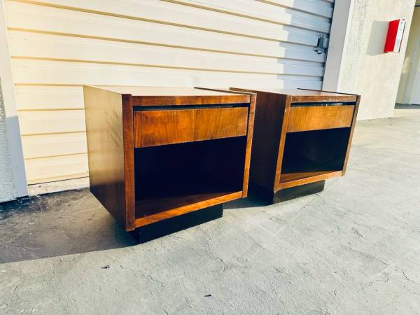Night stands 1
