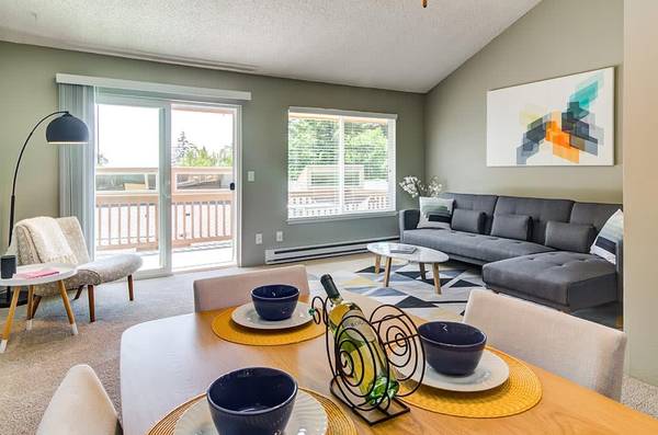 $2,250 / 2br - 1145ft2 - Garaje, Armarios Grandes, Sala de Recreación (50 Kerr Pkwy, Lake Oswego, OR)63820795867009121