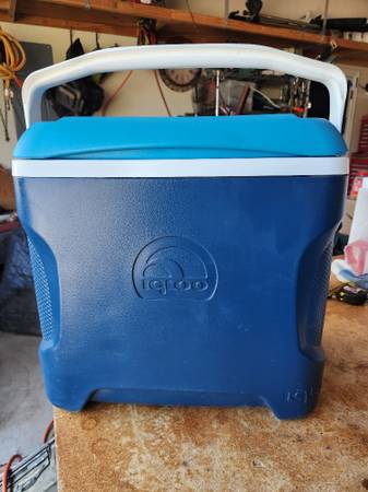 L - Igloo Ice Chest 1
