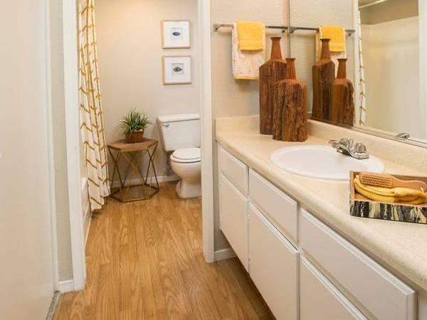 $1,882 / 1br - 608ft2 - Two spas, Two shimmering pools, Separate dining area63663819041793122