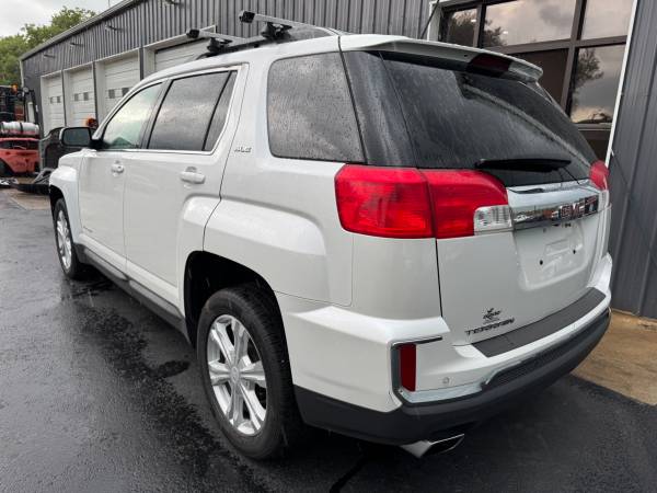 2017 GMC Terrain SLE2 - 73K - AWD - ¡Ahorrador de gasolina! - $10,700 (Marshall)63625029922689121