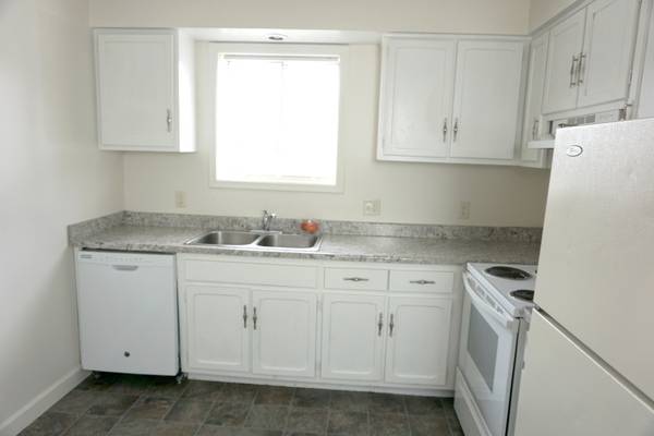 $995 / 2br - 950ft2 - Refreshed 2 Bed 1 Bath (Ralston)63681713940865120