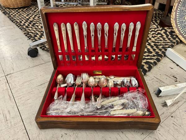 WM Rodgers silverware set 1