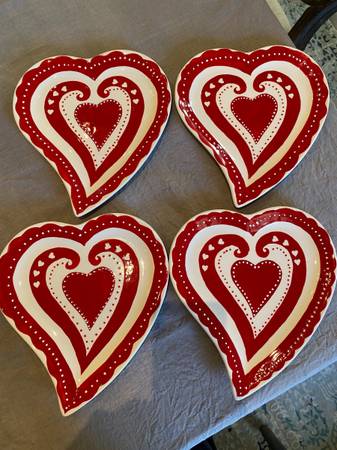 4 large heart shaped ceramic dinner plates 1