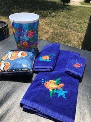 Goldfish bathroom Set 1