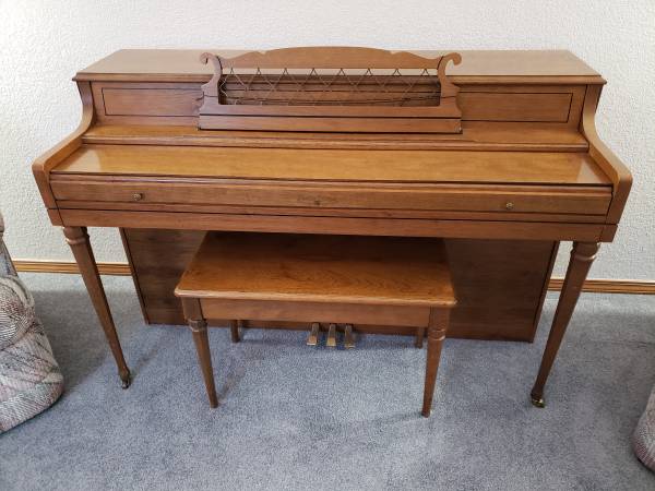 Rudolph Wurlitzer Piano & Bench 1