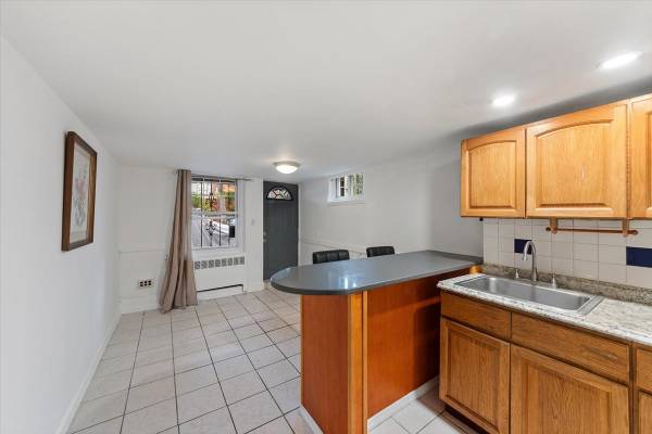 $1,100,000 / 4br - 2323 Powell Avenue, Bronx, New York 10462 (Bronx)63949685386626124