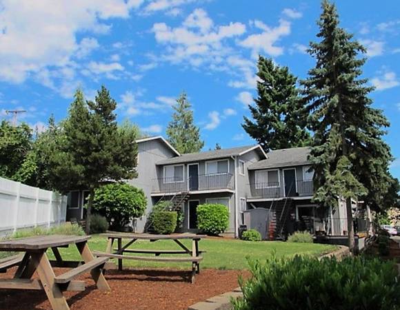 $1,400 / 2br - 2 Bed 1 Bath in a Great Loc - 24-Hour On-Site Laundry Facility (Portland)63956785914498124