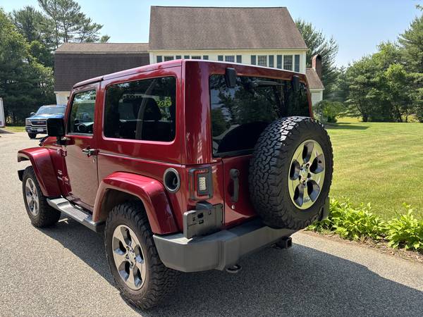 2012 Jeep Wrangler Sahara solo 40 mil millas, estado impecable - $20,500 (Kingston Ma.)63654727069315124