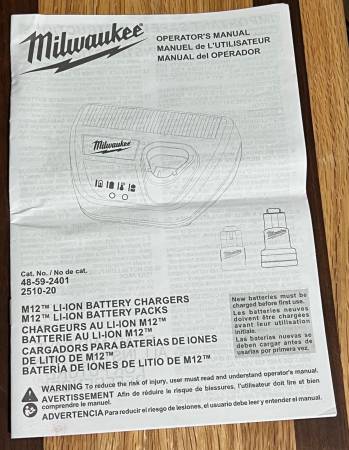 Cargador de batería Milwaukee M12 - $15 (Dundee)63471430136579122