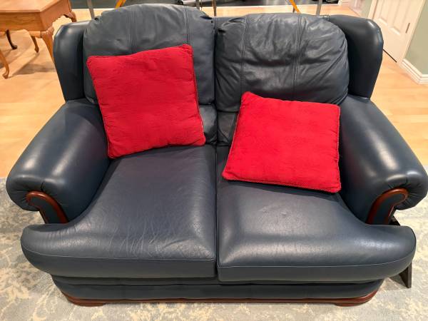 Premium Thomas Lloyd Blue Leather Loveseat / 2-Seater Sofa 1