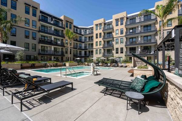 $4,773 / 2br - 999ft2 - 2bd 2ba, Walk-In Closets, Dishwasher (mountain view)63695804010241120
