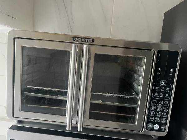 Gourmia XL French Door Countertop Air Fryer Oven 1