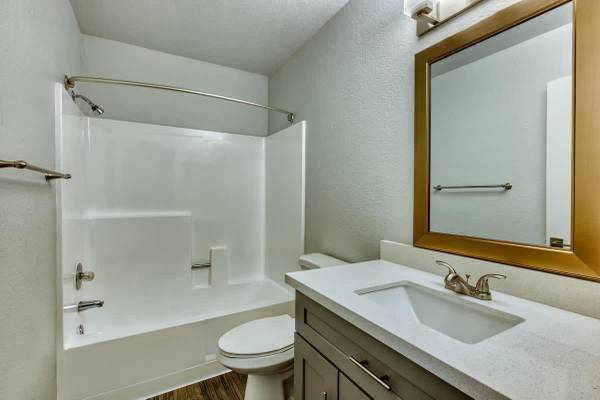 $1,375 / 2br - 940ft2 - Unbeatable 2 BR Retreat! Resort-Style Pool + Pet Park Awaits (Glendale by ASU West)64024989336706121