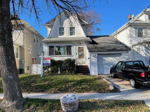 CHARMING 2 BEDROOM SIDE HALL COLONIAL WITH PARKLIKE BACKYARD!!! 1