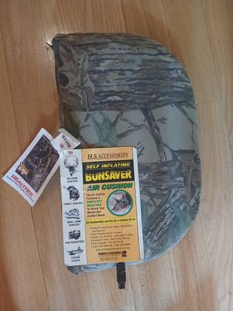 The Hunters Specialties Bunsaver Realtree Advantage Self Seat Cushion 1