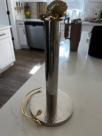 Paper towel holder 1