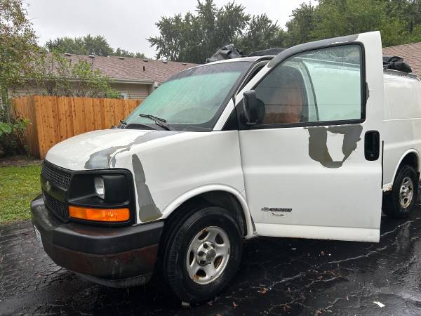 2003 Chevrolet Express 2500 - Photo 3