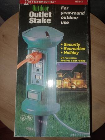 Three Electrical Stakes & Two Outdoor Multipliers for X-Mas Lighting 1