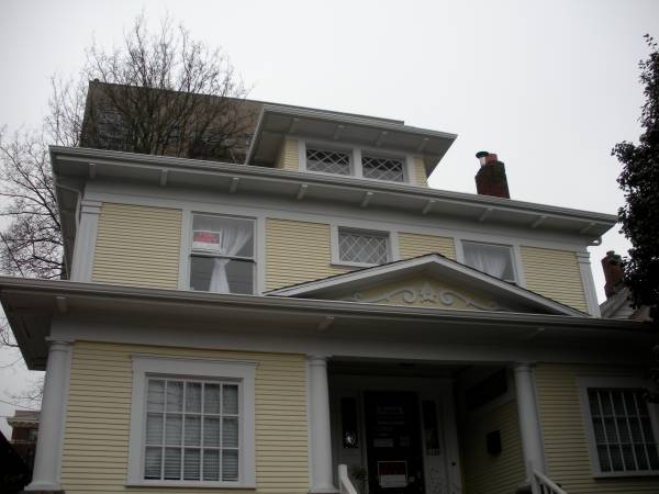 Bright, Spacious, 2-Story Penthouse in NW Portland 1