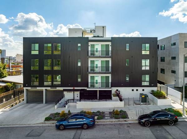 Skylight (Select Units), Controlled Access/Gated, Window Coverings 1