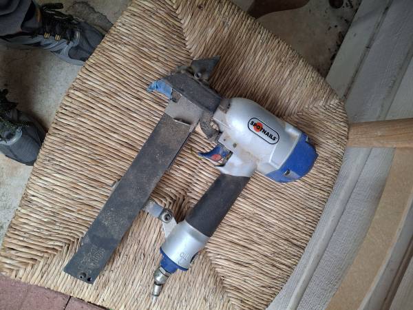 Spot Nails flooring stapler 1