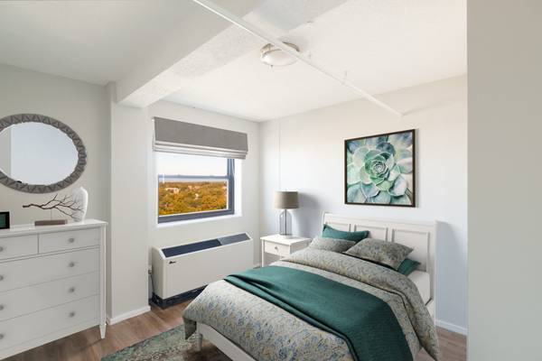$1,000 / 1br - Leasing Studio, 1- and 2- bedroom apartments at Towers East (Greenville SC)63661222144387122