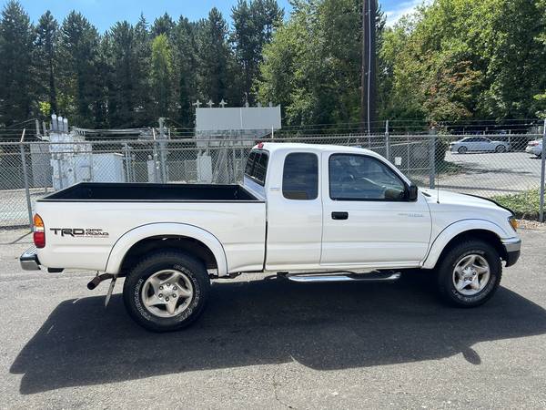 2002 Toyota Tacoma Xtra Cab SR5 TRD Off Road 4WD V6 --Manual, Clean-- - $14,950 (Kirkland)63469750711171123